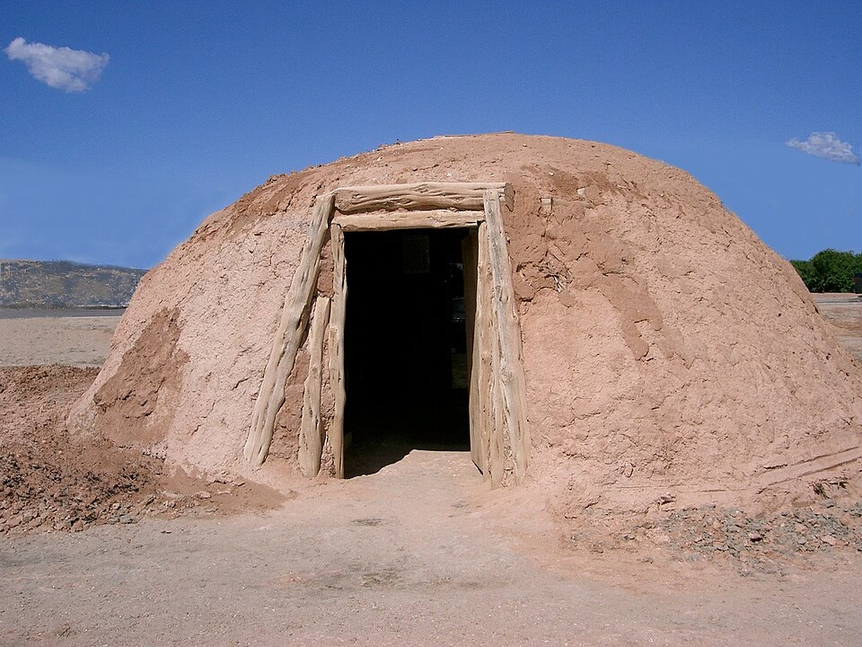 File:Hogan Navajo.jpg