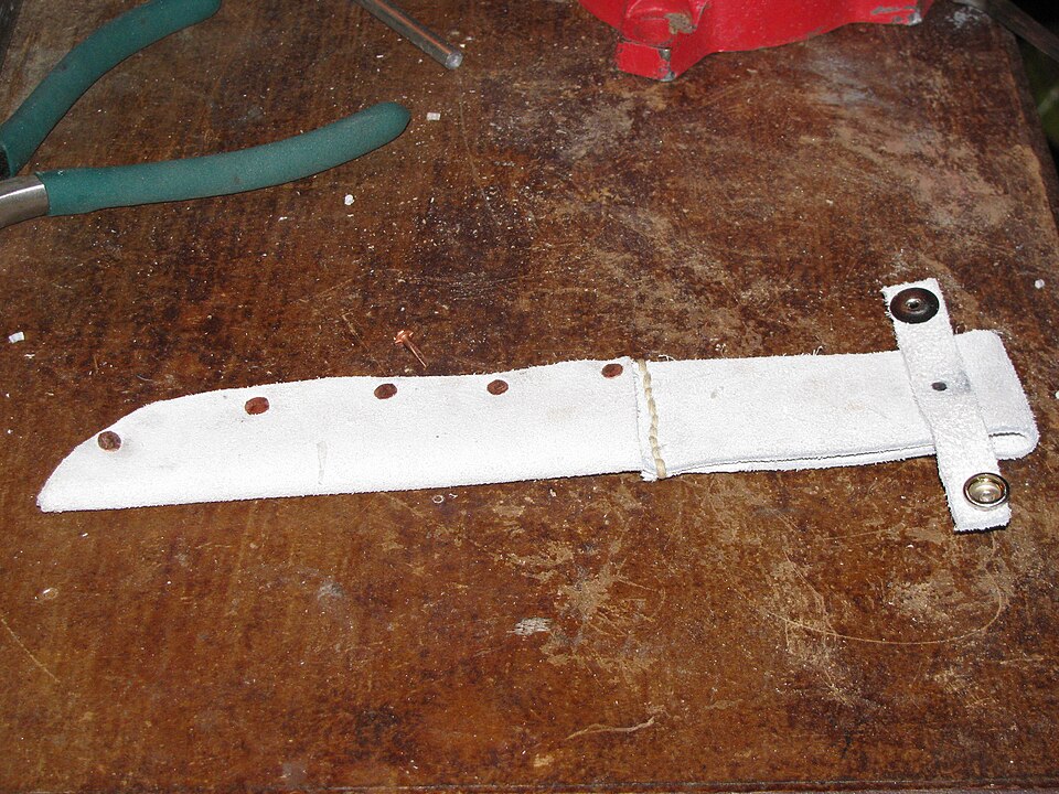 File:Making a knife sheath 05.jpg