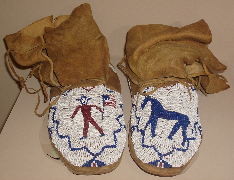 File:Beadedmoccasins.jpg