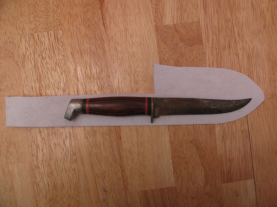 File:Making a knife sheath 01.jpg
