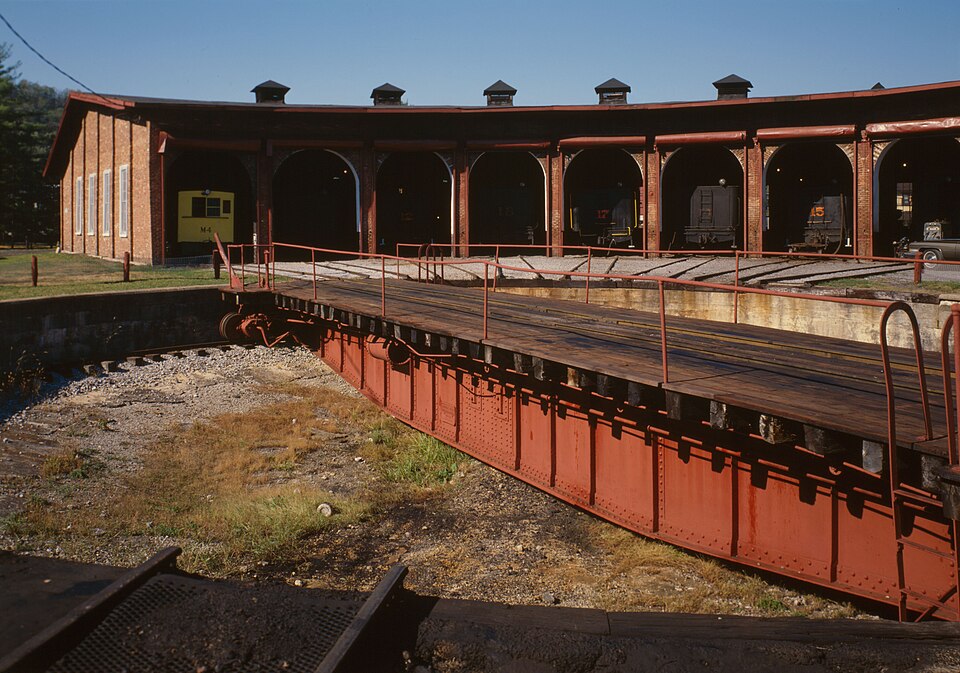 File:EBT Roundhouse 2.jpg
