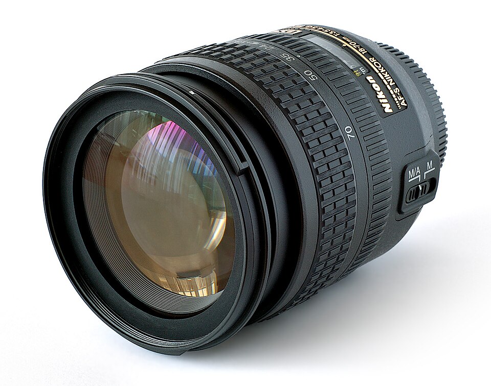 File:Lens Nikkor 18-70mm.jpg