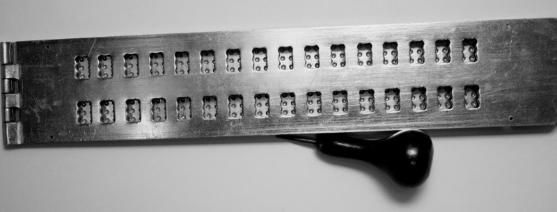 File:Braille Stylus and Slate.jpg